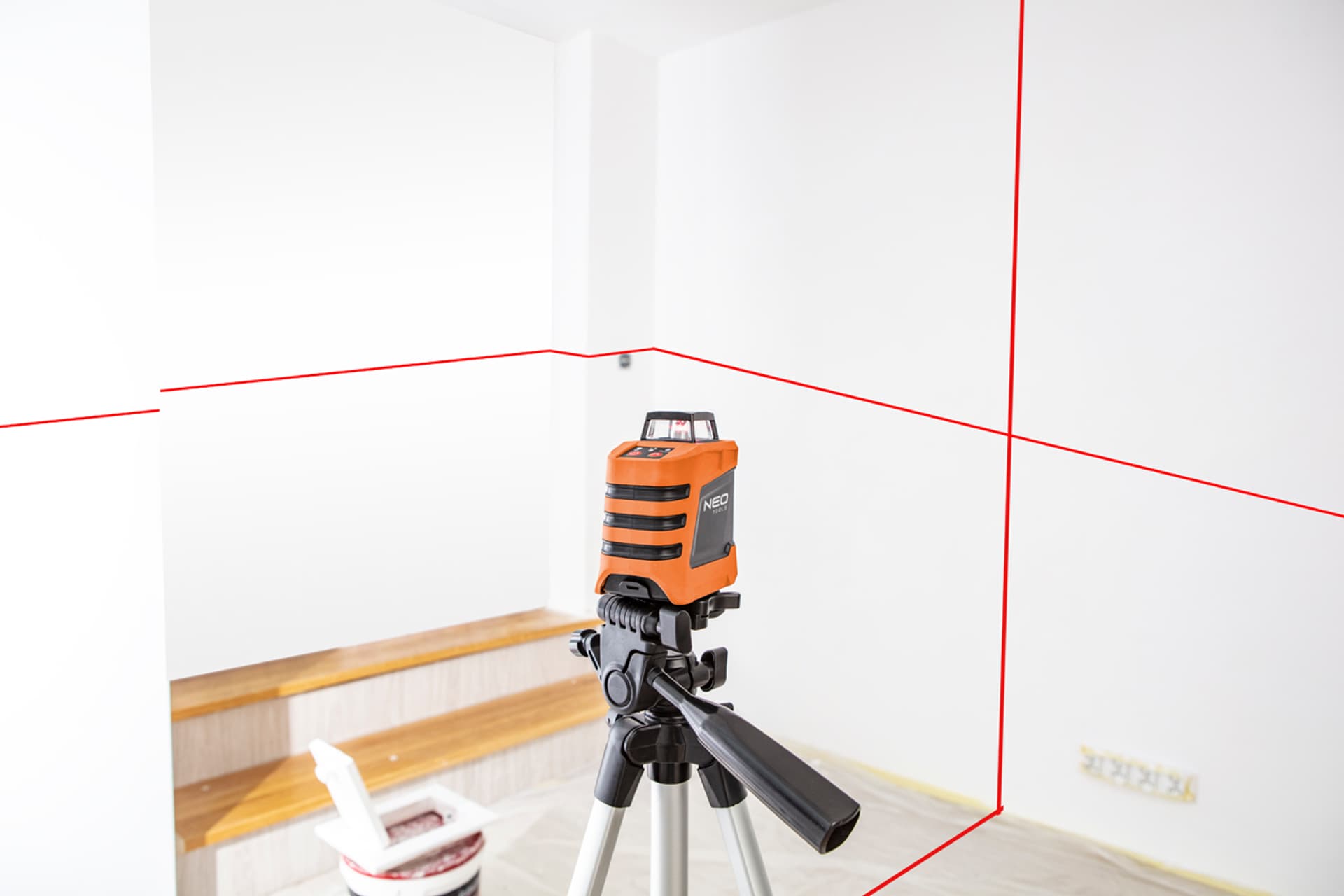 

Laser płaszczyznowy 15 m, 360° w poziomie, z etui i statywem 1.5 m