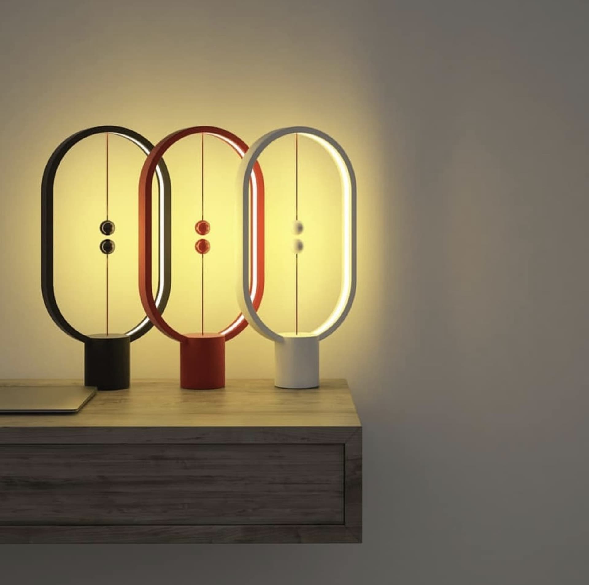 

Lampa stołowa allocacoc Heng Balance Lamp Ellipse DH0075BK/HBLEUC (1m; Biały ciepły)