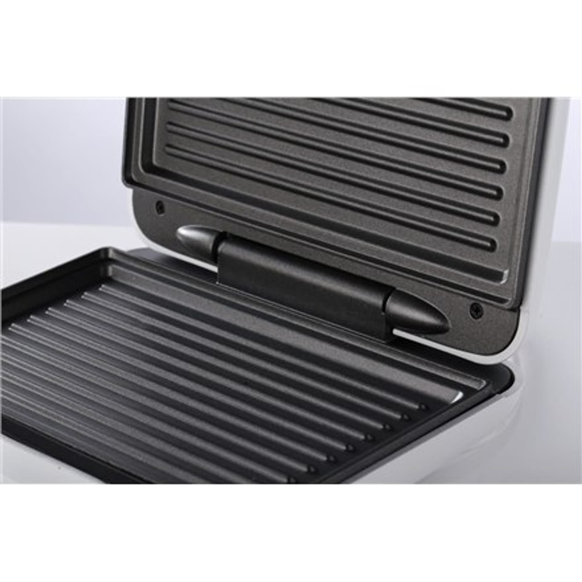

Gorenje Sandwich Maker SM701GCW 700 W, Number of plates 1, Number of pastry 1, White