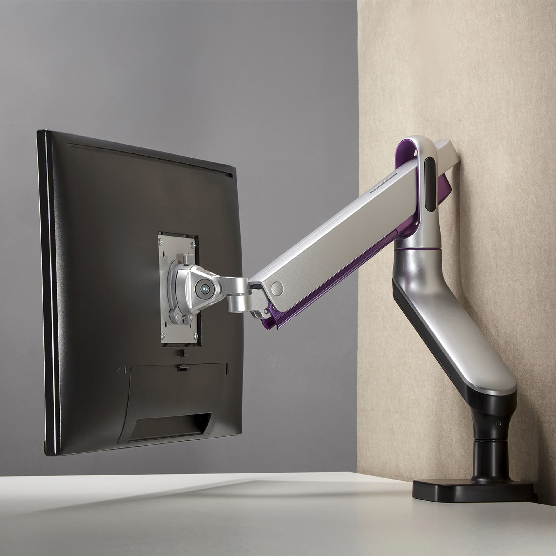

Uchwyt do monitora Ergo Office, premium ze sprężyną gazową, podwójne ramię 17"-32" 9 kg, ER-436
