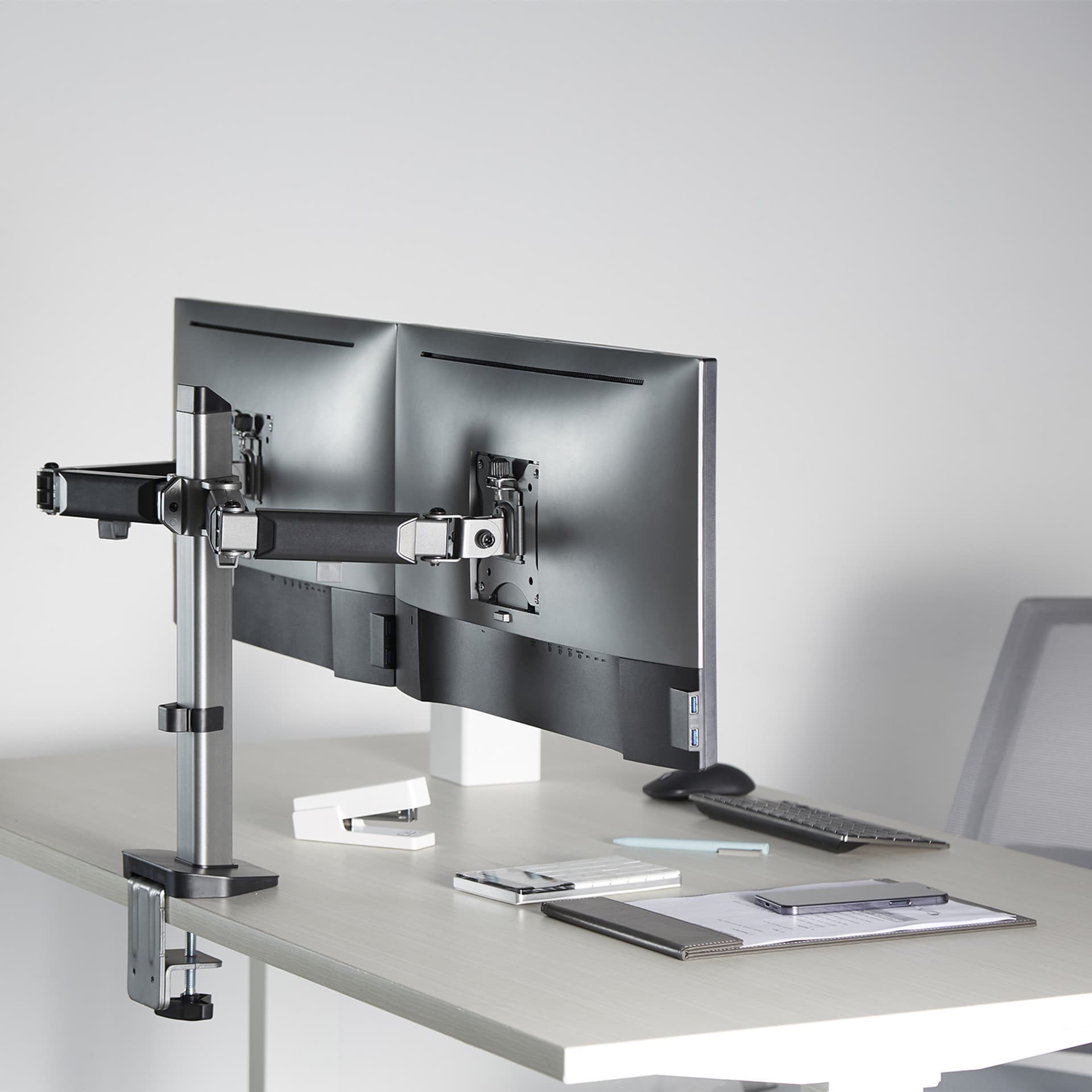

Uchwyt przegubowy na dwa monitory Deluxe Ergo Office, 17"-32", max. 9kg, ER-449