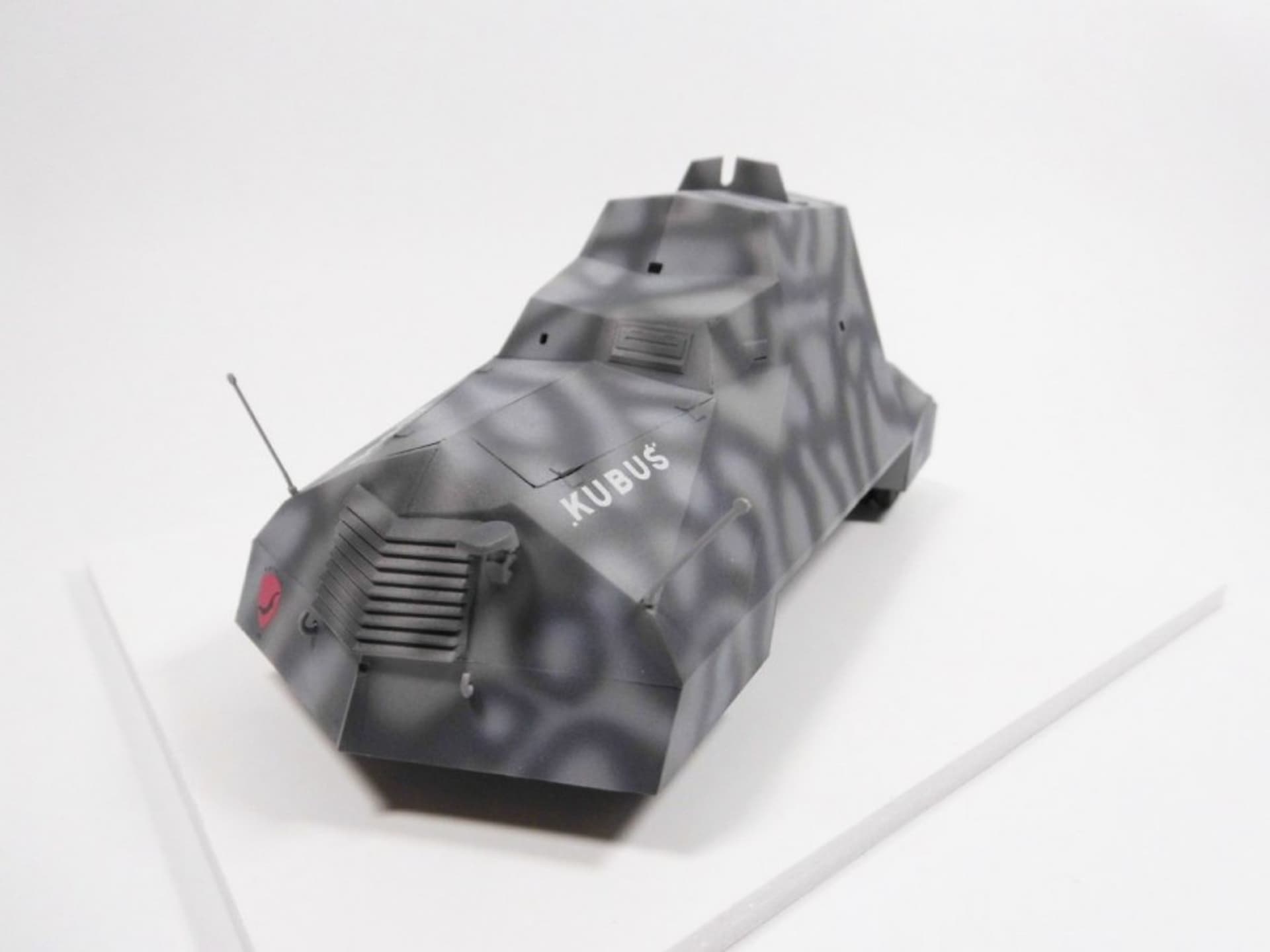 

Model do Sklejania Samochód Pancerny KUBUŚ 1944