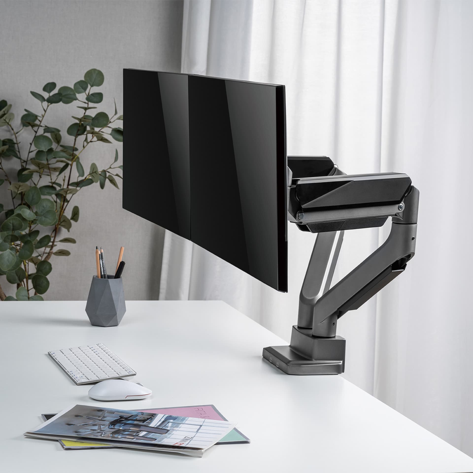 

Uchwyt biurkowy na dwa monitory uniwersalny Ergo Office, sprężyna gazowa 17"-35" 15kg, VESA 75x75 / 100x100, ER-446