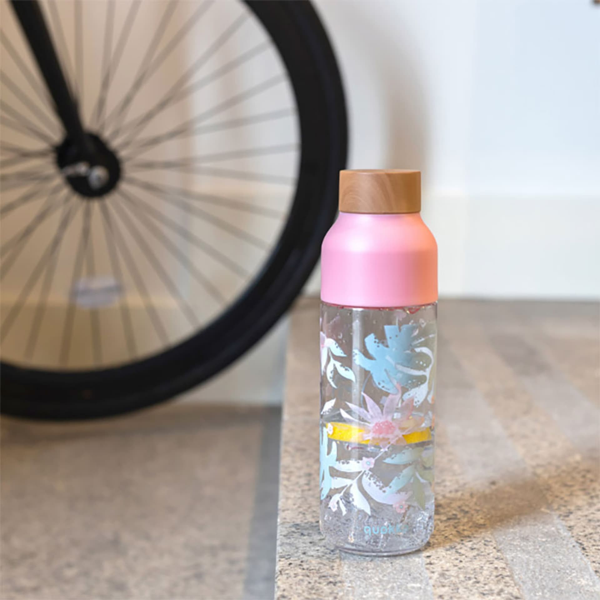 

Quokka Ice - Butelka na wodę z tritanu 720 ml (Tropical Garden)