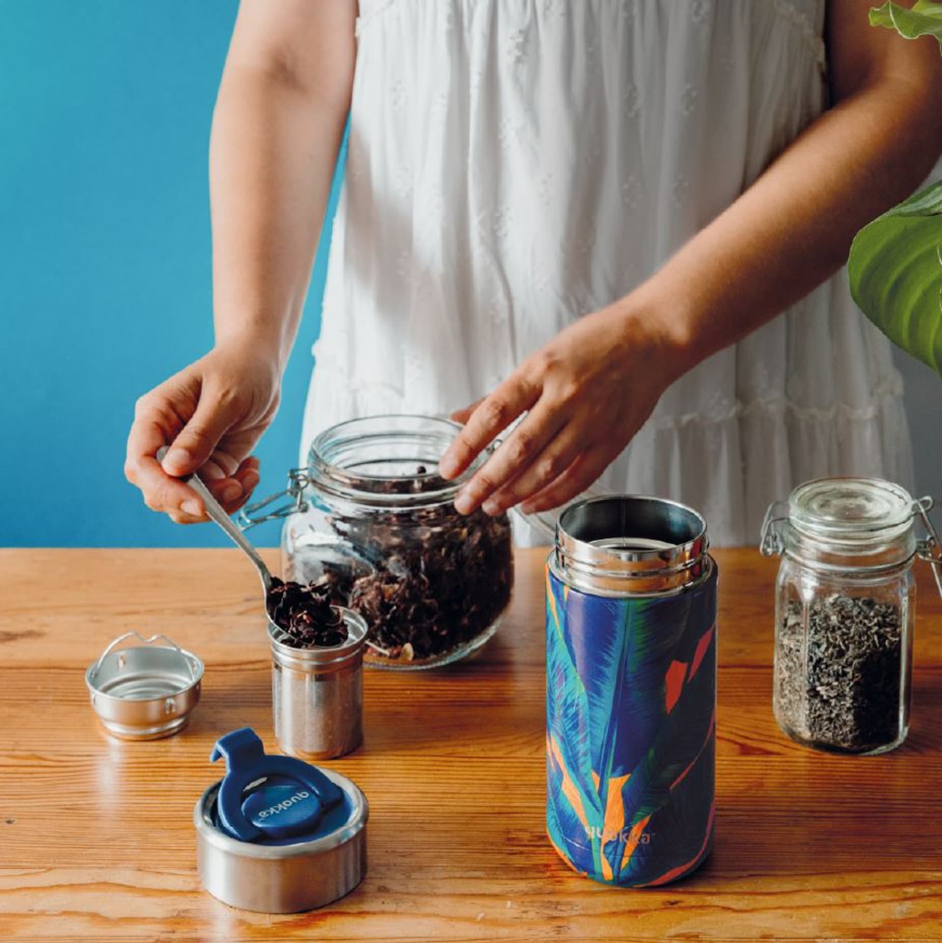 

Quokka Boost Coffee Tumbler - Kubek termiczny ze stali nierdzewnej z zaparzaczem 400 ml (Blue Jungle)