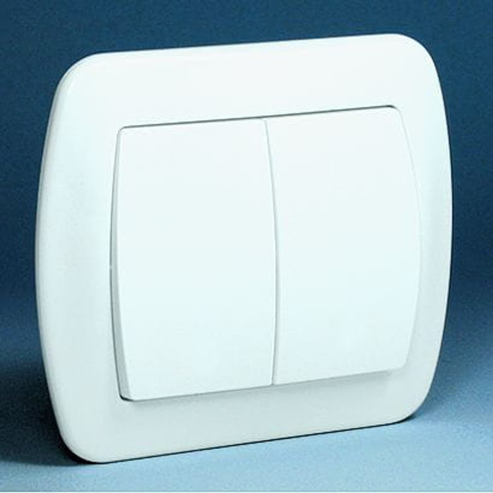 

Łącznik podwójny Kontakt Simon AW5L biały podświetlany 1C60-455E1_20130831175907