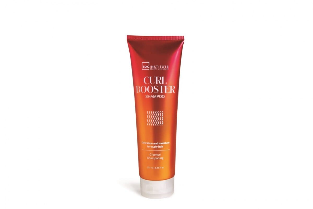 

IDC INSTITUTE Szampon do włosów kręconych Curl Booster 250ml