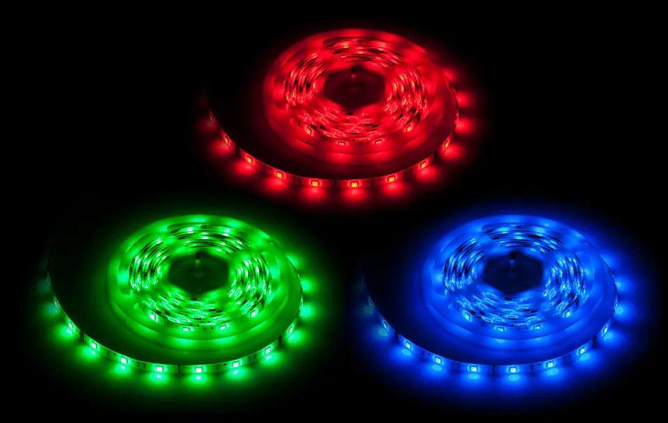 ⁨Zestaw oświetleniowy (sznur diodowy 150x5050SMD + zasilacz + kontroler kolorów) (1LL)⁩ w sklepie Wasserman.eu