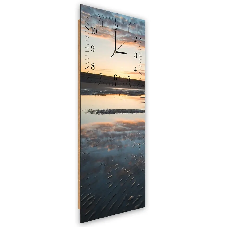 ⁨Obraz z zegarem, Zalana plaża (Rozmiar 25x65)⁩ w sklepie Wasserman.eu