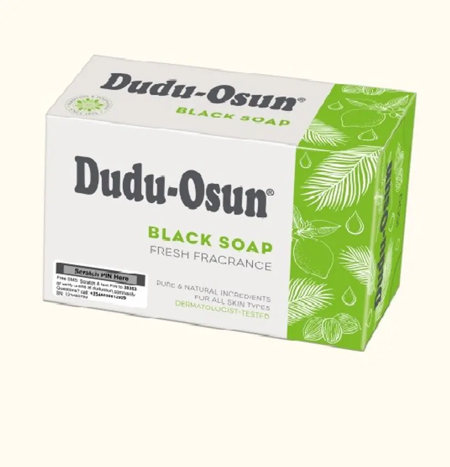 ⁨DUDU-OSUN Czarne Mydło w kostce 150g⁩ w sklepie Wasserman.eu
