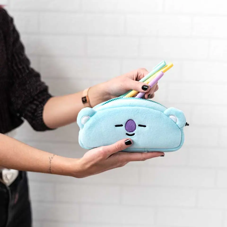 ⁨BT21 - Piórnik pluszowy na przybory  KOYA⁩ w sklepie Wasserman.eu