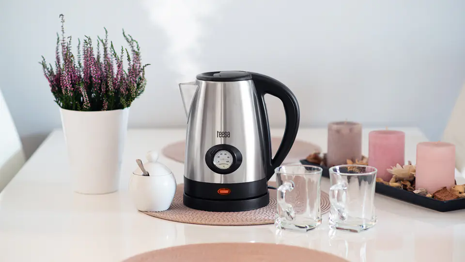 ⁨Cordless kettle with water temperature indicator⁩ at Wasserman.eu