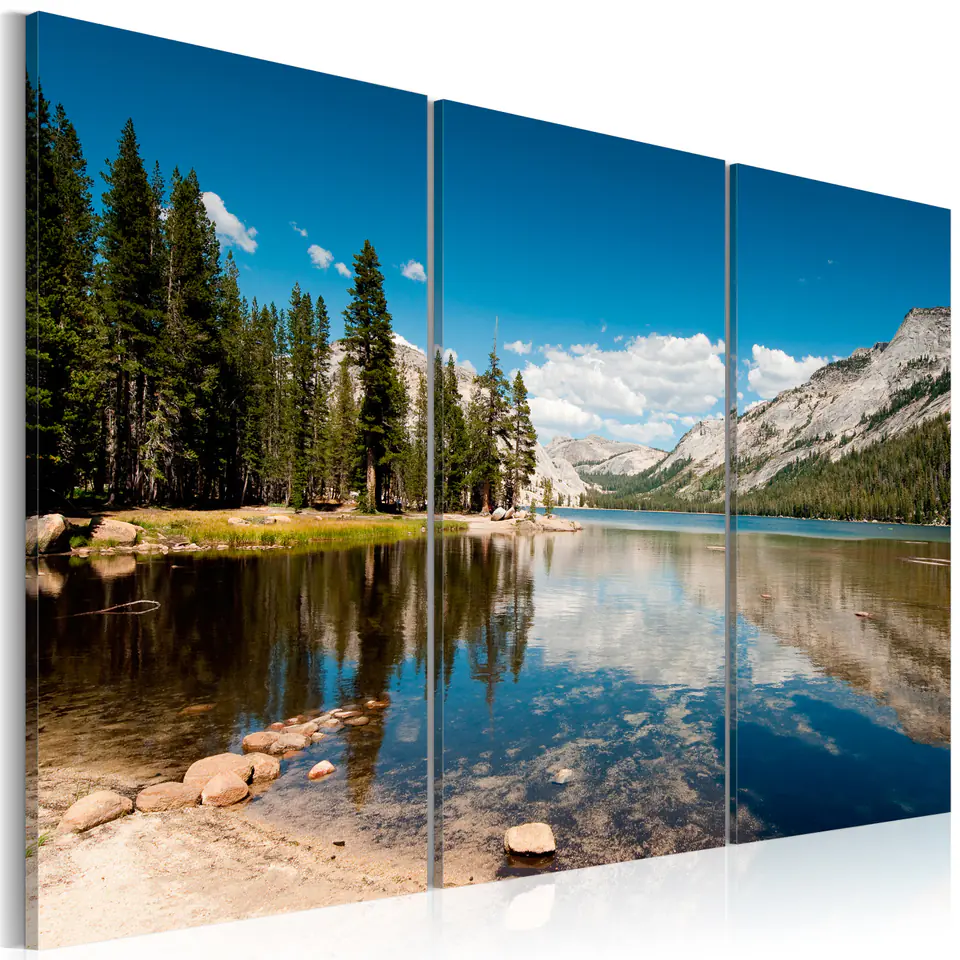 ⁨Obraz - Góry, drzewa i krystalicznie czyste jezioro (rozmiar 120x80, wykończenie Premium Print)⁩ w sklepie Wasserman.eu