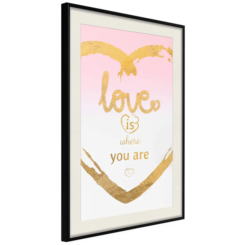 ⁨Plakat - Love Is Where You Are [Poster] (rozmiar 30x45, wykończenie Rama czarna z passe-partout)⁩ w sklepie Wasserman.eu