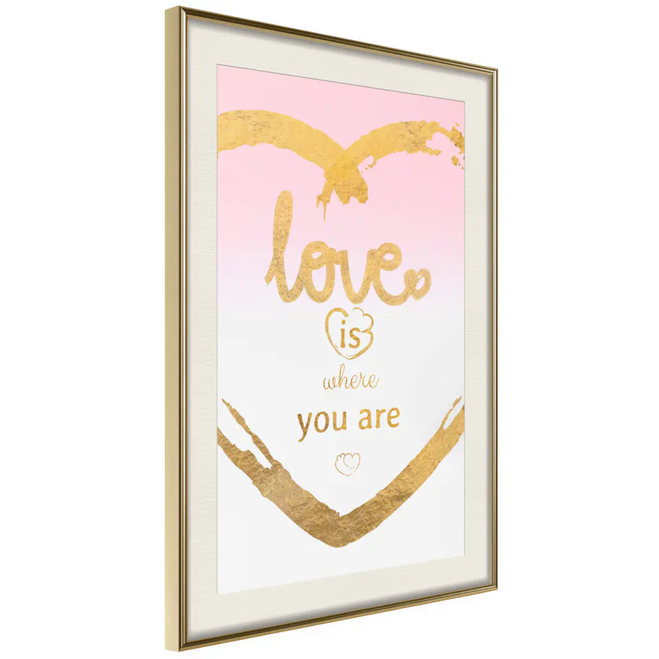 ⁨Plakat - Love Is Where You Are [Poster] (rozmiar 20x30, wykończenie Rama złota z passe-partout)⁩ w sklepie Wasserman.eu