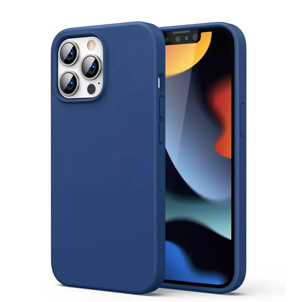 ⁨Ugreen Protective Silicone Case gumowe elastyczne silikonowe etui pokrowiec iPhone 13 Pro niebieski⁩ w sklepie Wasserman.eu