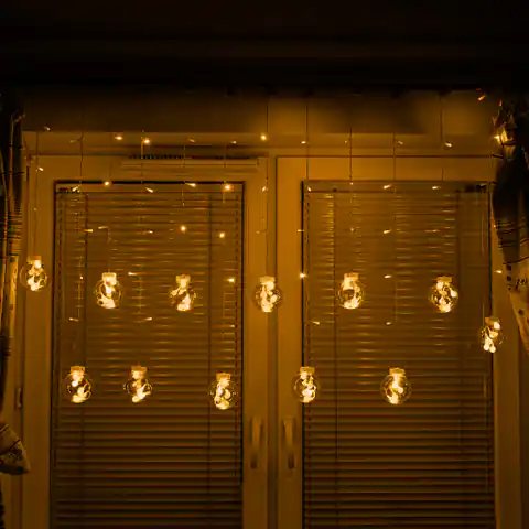 ⁨Lampki LED kurtyna kule wiszące 3m 108LED ciepły biały⁩ w sklepie Wasserman.eu