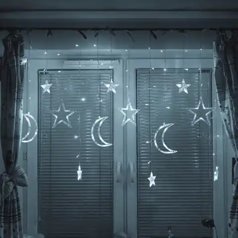 ⁨Lampki LED kurtyna księżyc gwiazdy 2,5m 138LED zimny biały⁩ w sklepie Wasserman.eu