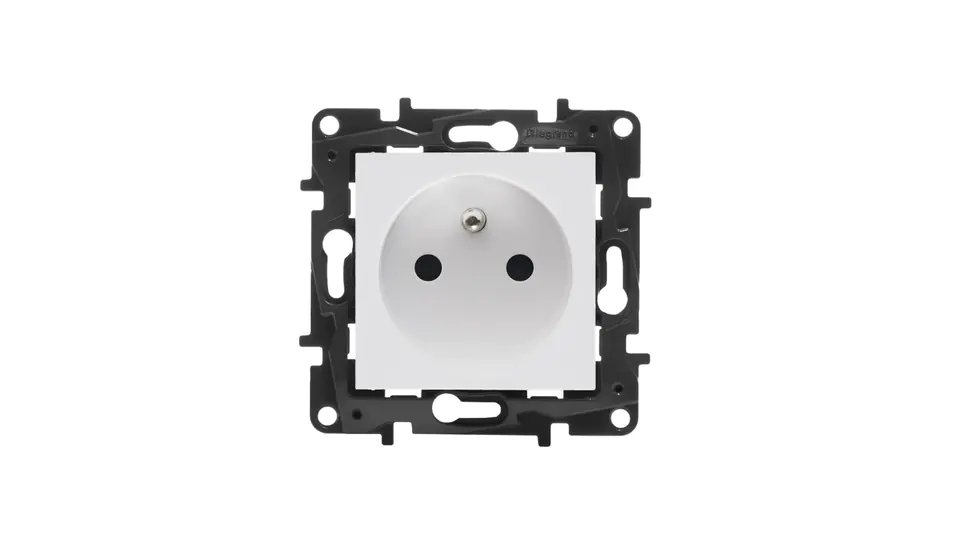 ⁨Niloe Step Power socket 2P+Z, screw terminals, non-shuttered white 863130⁩ at Wasserman.eu