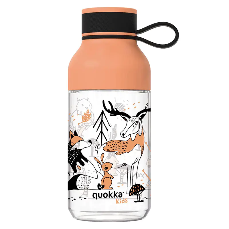 ⁨Quokka Ice Kids with strap - Butelka na wodę z tritanu 430 ml z paskiem (In The Woods)⁩ w sklepie Wasserman.eu