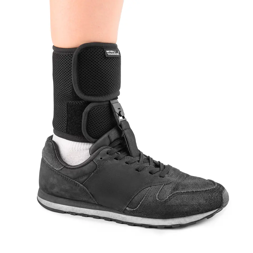 ⁨QMED FOOT-RISE ROZM. M Orteza na opadającą stopę, wkładka do buta, elastyczna taśma⁩ w sklepie Wasserman.eu