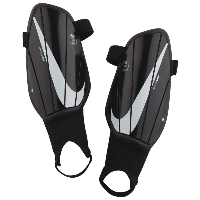 ⁨Ochraniacze piłkarskie Nike Charge Jr SP2165 (kolor Czarny, rozmiar L)⁩ w sklepie Wasserman.eu
