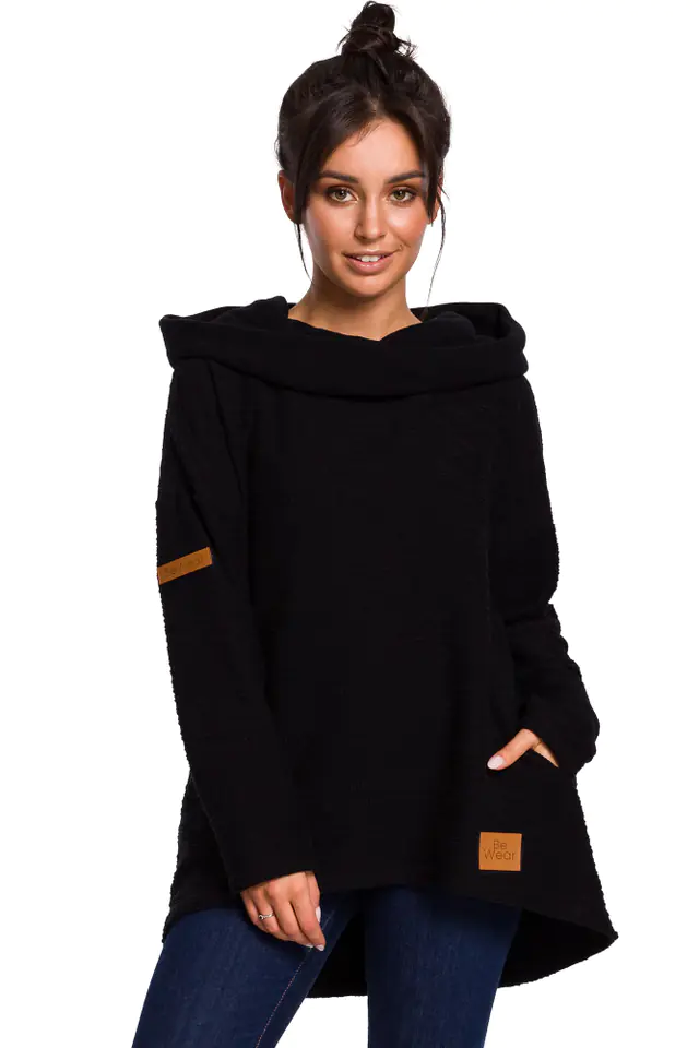 ⁨B131 Bluza z szerokim kołnierzem i kapturem - czarna (kolor czarny, rozmiar L)⁩ w sklepie Wasserman.eu