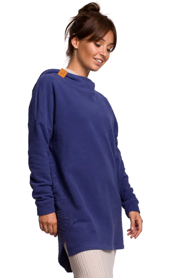 ⁨B176 Bluza z zaokrąglonym dołem i kapturem - indygo (kolor indygo, rozmiar L/XL)⁩ w sklepie Wasserman.eu