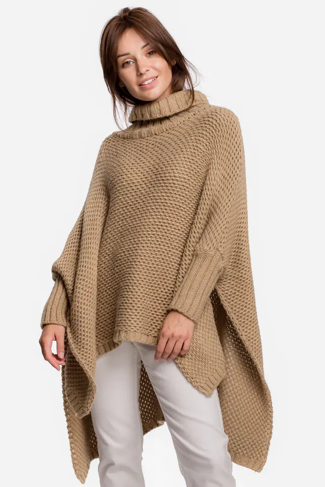 ⁨BK049 Sweter ponczo z rękawami i golfem - kamelowy (kolor kamel, rozmiar uni)⁩ w sklepie Wasserman.eu