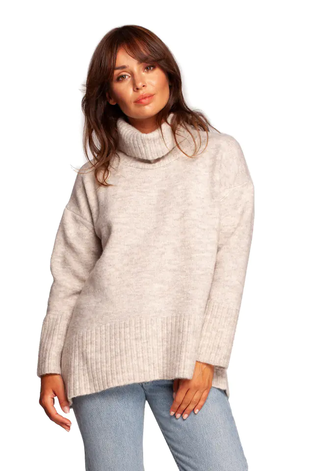 ⁨BK086 Sweater with turtleneck and back slit - ivory (Light beige, size L/XL)⁩ at Wasserman.eu