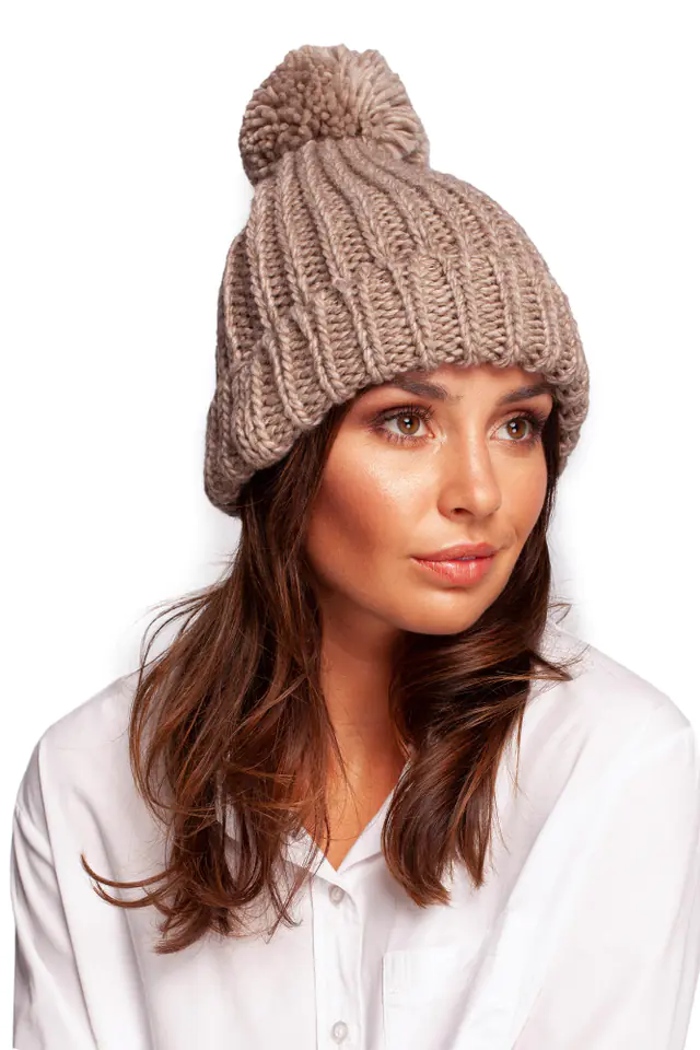 ⁨BK101 Cap with pompom - beige (beige, universal size)⁩ at Wasserman.eu