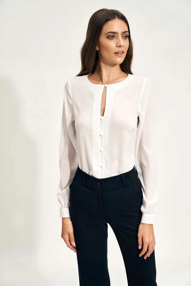 ⁨Ecru blouse with a tear on the neckline - B143⁩ at Wasserman.eu