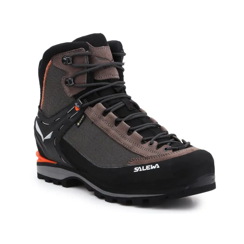 ⁨Crow gtx boots⁩ at Wasserman.eu