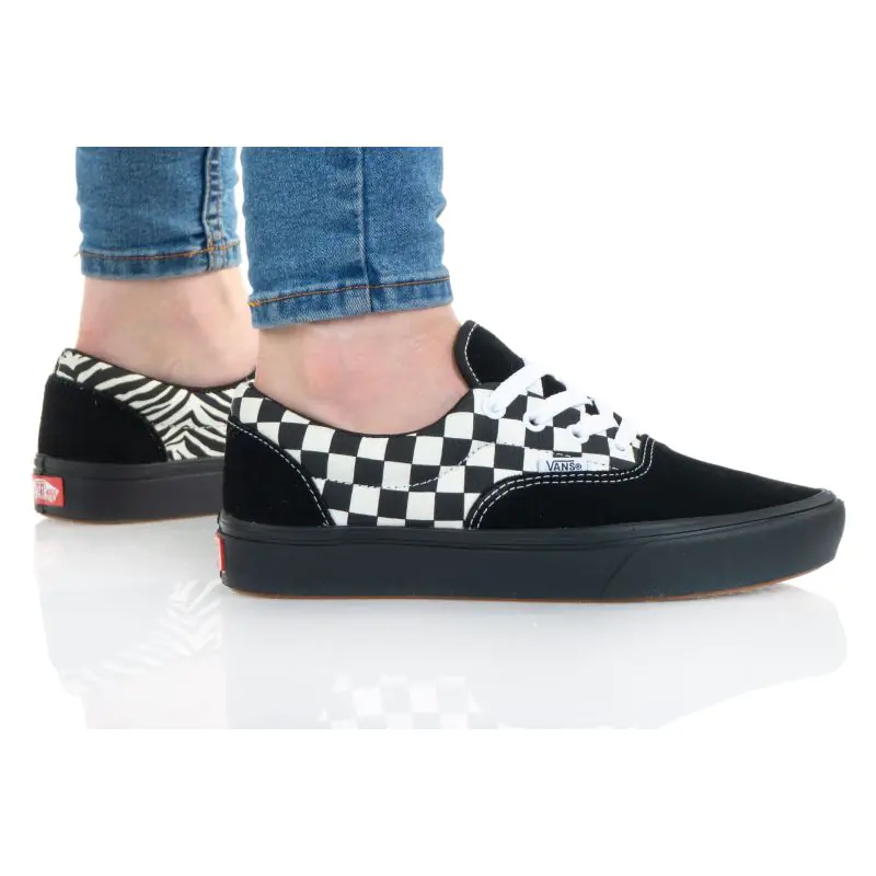 ⁨Buty Vans Comfycush Era W (kolor Czarny, rozmiar 36.5)⁩ w sklepie Wasserman.eu