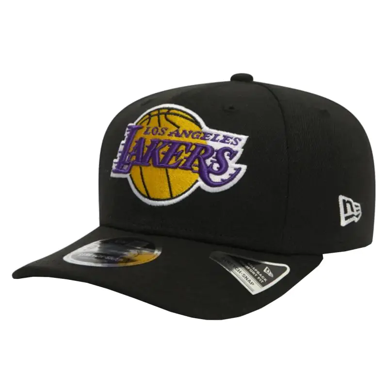 ⁨Czapka New Era 9FIFTY Los Angeles Lakers NBA Stretch Snap Cap 11901 (kolor Czarny, rozmiar S/M)⁩ w sklepie Wasserman.eu