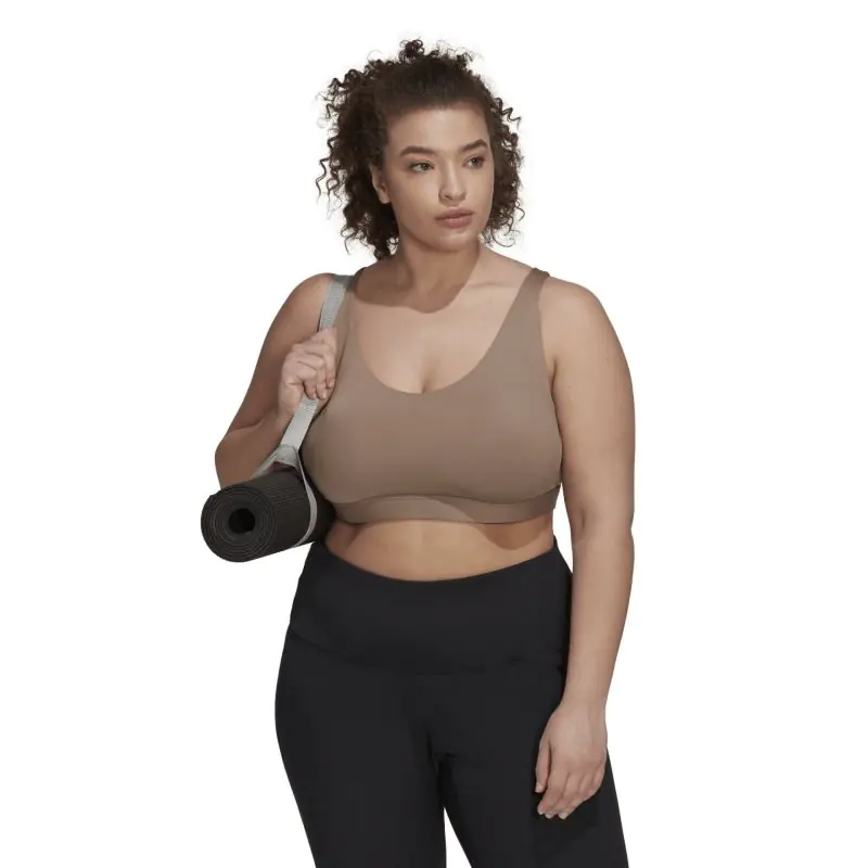 ⁨Biustonosz adidas CoreFlow Luxe Medium-Support Bra (Plus Size) (kolor Beżowy/Kremowy, rozmiar 1X)⁩ w sklepie Wasserman.eu