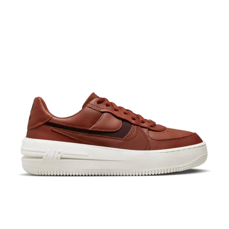 ⁨Buty Nike Air Force 1 PLT.AF.ORM W DJ9946 (kolor Brązowy, rozmiar 37.5)⁩ w sklepie Wasserman.eu