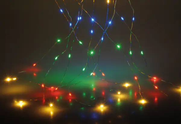 ⁨Lampki świąteczne i na srebrnym druciku kurtyna 200 LED kolorowe⁩ w sklepie Wasserman.eu