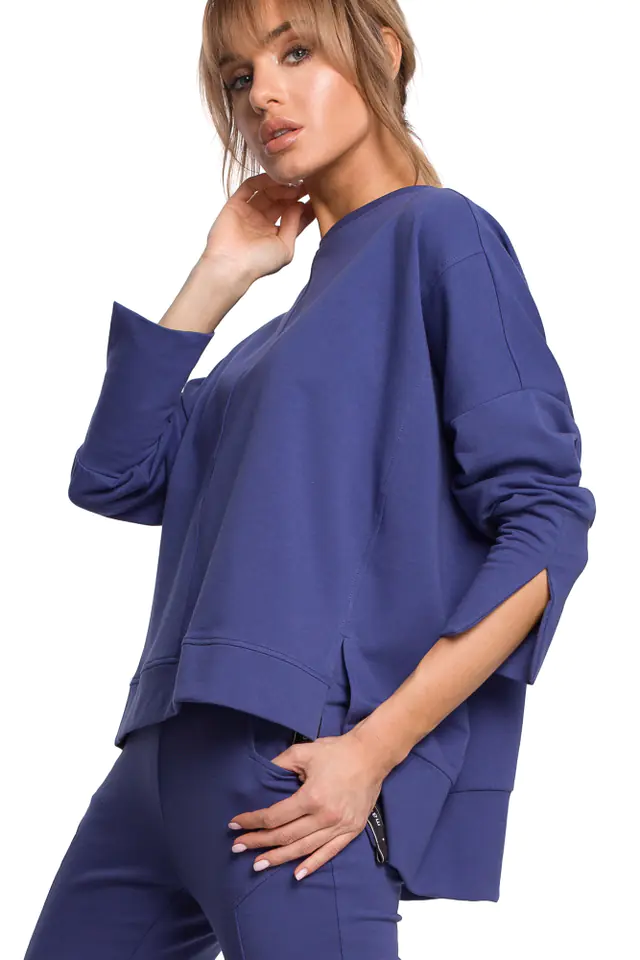 ⁨M491 Bluza z rozcięciami na bokach i lampasem - indygo (kolor indygo, rozmiar L/XL)⁩ w sklepie Wasserman.eu