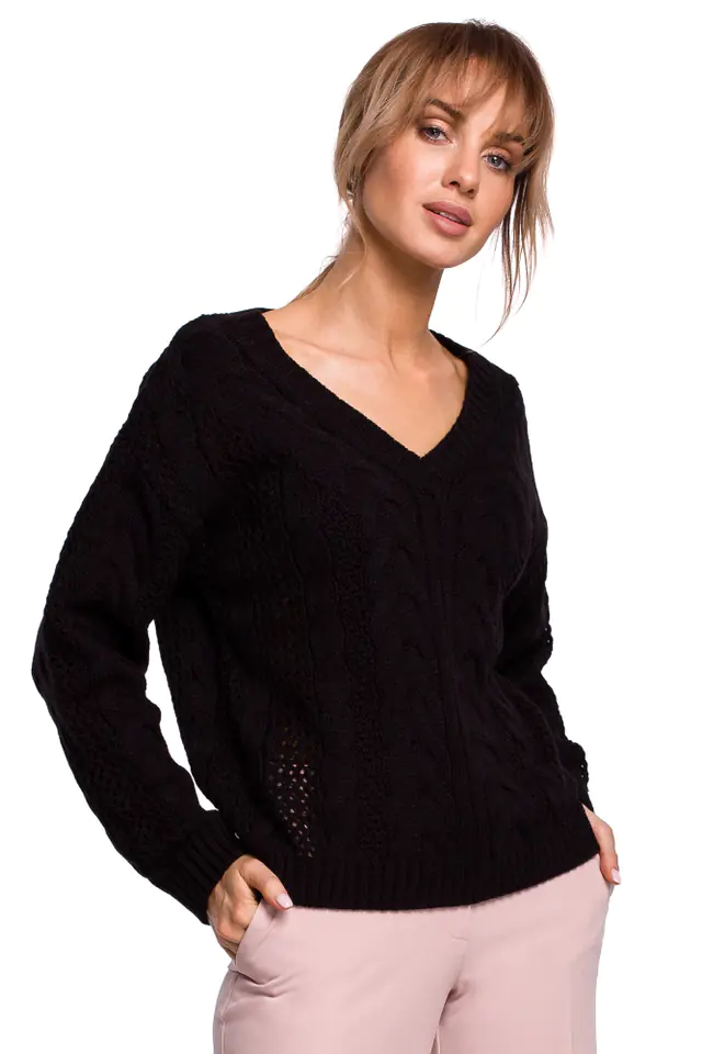 ⁨M510 Ażurowy sweter z dekoltem w serek - czarny (kolor czarny, rozmiar S/M)⁩ w sklepie Wasserman.eu
