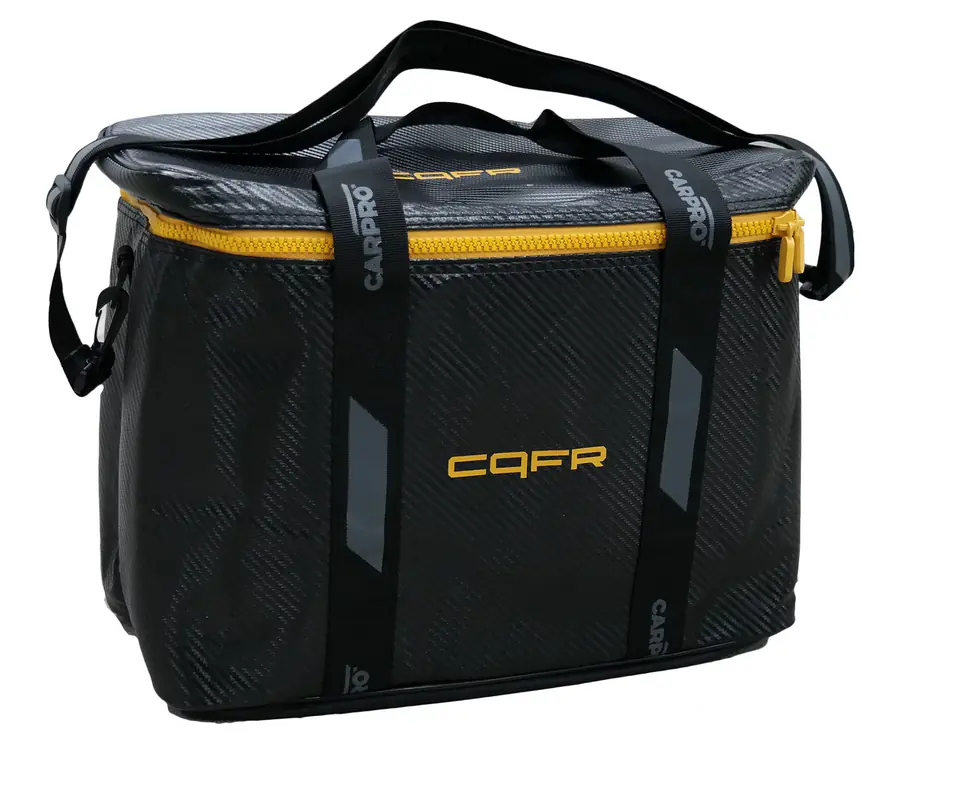 ⁨CarPro Maintenance Bag CQFR Gold - torba termiczna detailingowa z zestawem kosmetyków⁩ w sklepie Wasserman.eu
