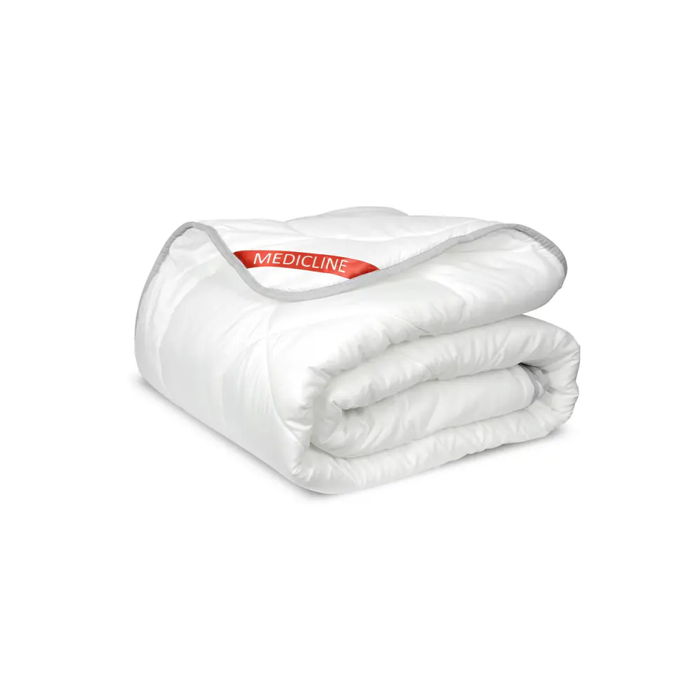 ⁨Kołdra całoroczna, mikrofibra biała pikowana niciowo 200 x 220 cm⁩ w sklepie Wasserman.eu