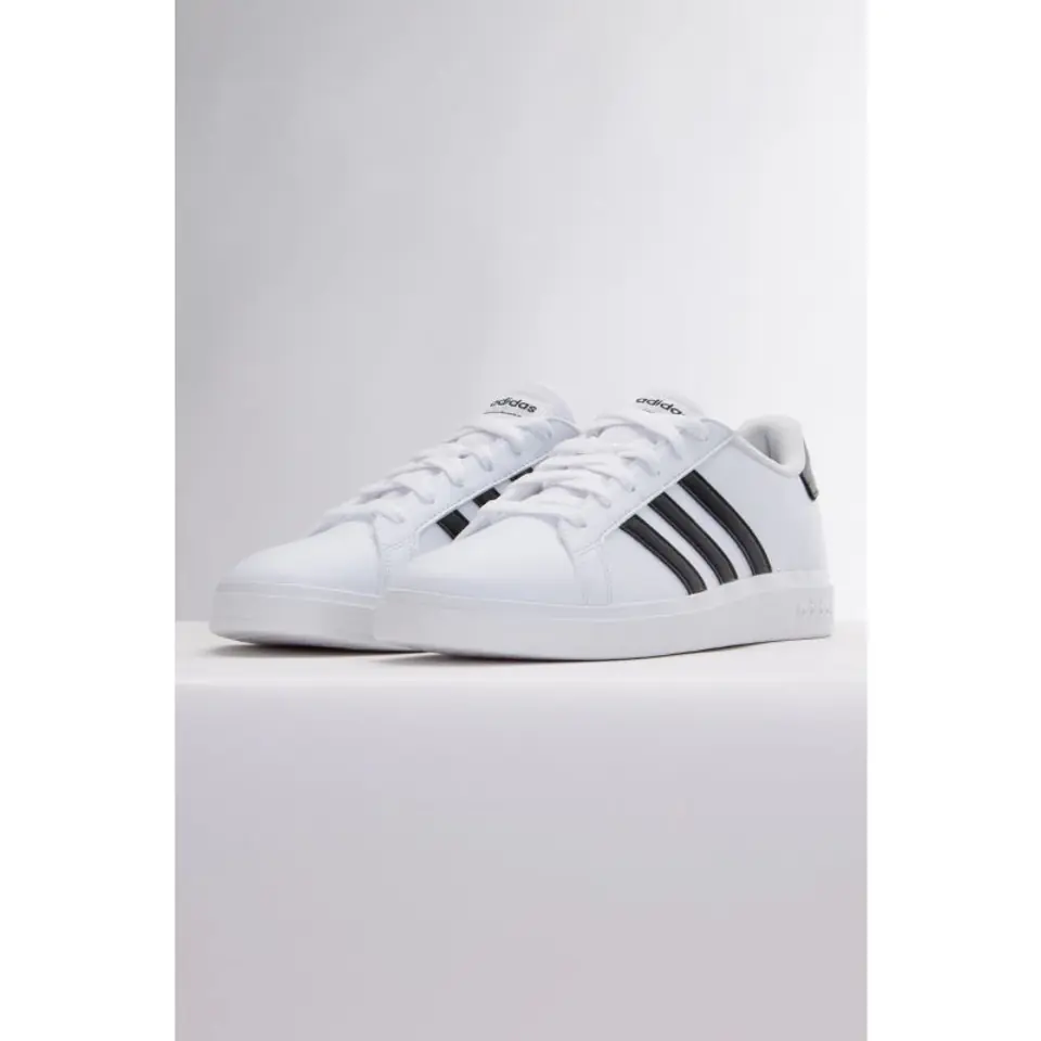 ⁨Buty adidas Grand Court 2.0 K W (kolor Biały, rozmiar 38 2/3)⁩ w sklepie Wasserman.eu