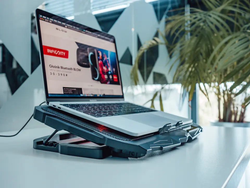 ⁨Cooling stand for laptop 4 FAN⁩ at Wasserman.eu