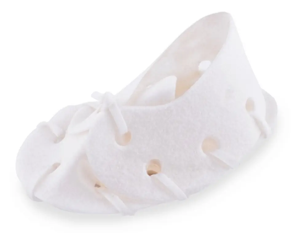 ⁨MACED Leather shoe White - dog chew - 7.5 cm⁩ at Wasserman.eu