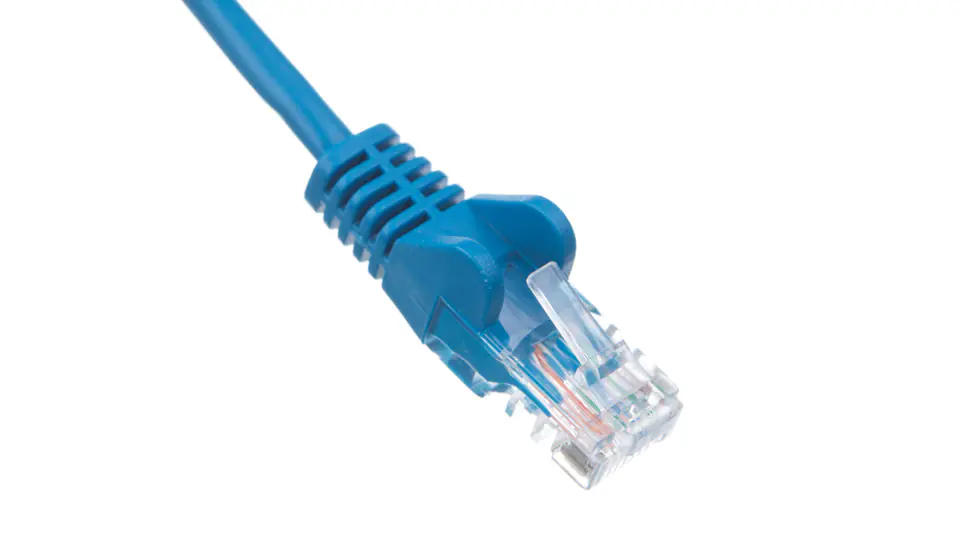 ⁨Kabel krosowy patchcord U/UTP kat.5e CCA niebieski 0,5m 68335⁩ w sklepie Wasserman.eu