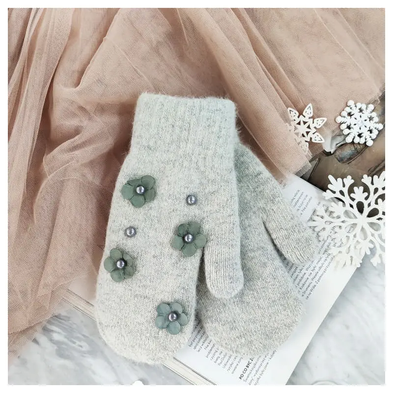 ⁨GLOVES CUTE FLOWERS AND PEARLS GRAY REK128⁩ at Wasserman.eu