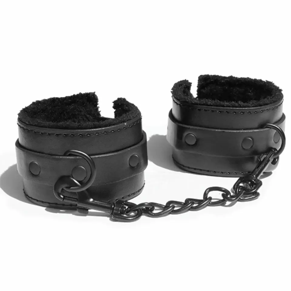 ⁨Kajdanki - S&M Shadow Fur Handcuffs⁩ w sklepie Wasserman.eu