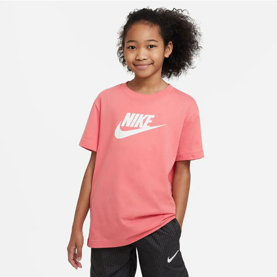 ⁨Koszulka Nike Sportswear Jr FD0928 (kolor Różowy, rozmiar M (137-147))⁩ w sklepie Wasserman.eu