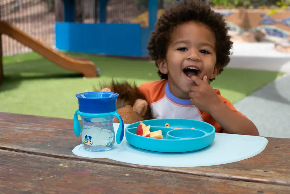 ⁨CHICCO 12M+ 200 ml Kubek 360 do nauki picia, dla chłopca, do zmywarki⁩ w sklepie Wasserman.eu